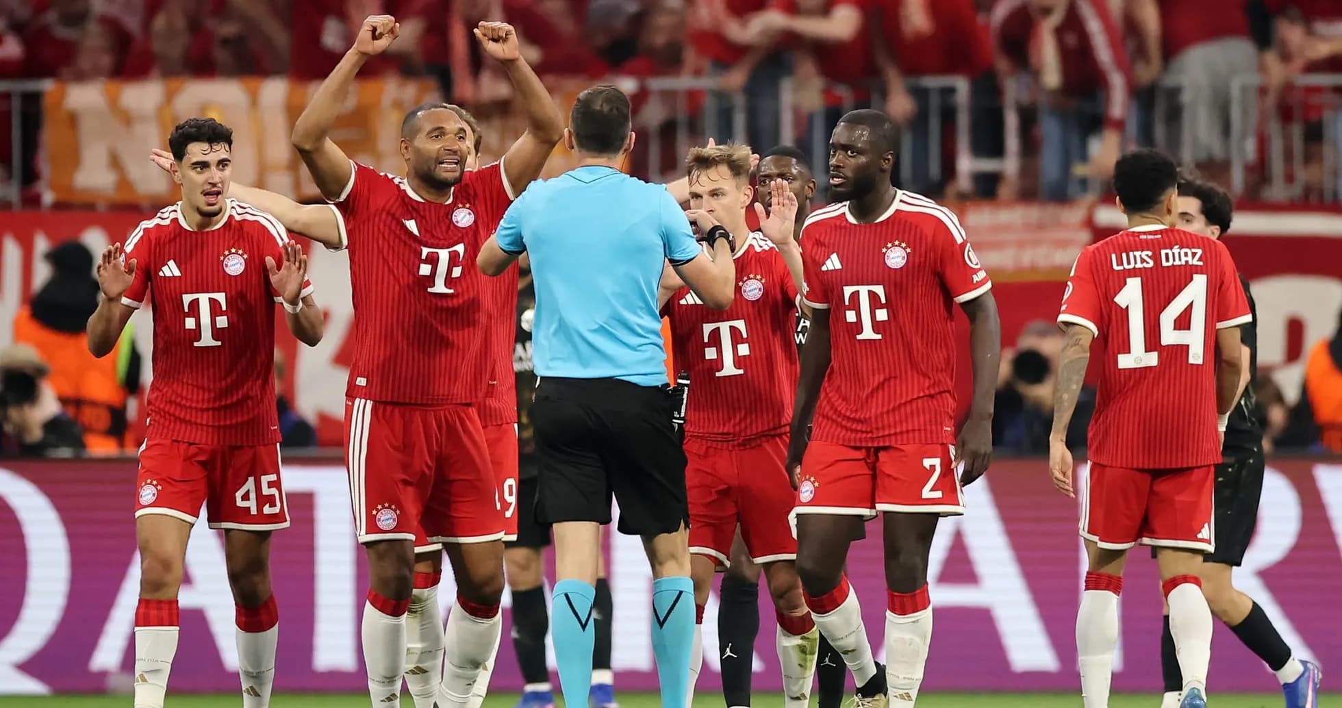 Bayern players protesting to the referee during match
