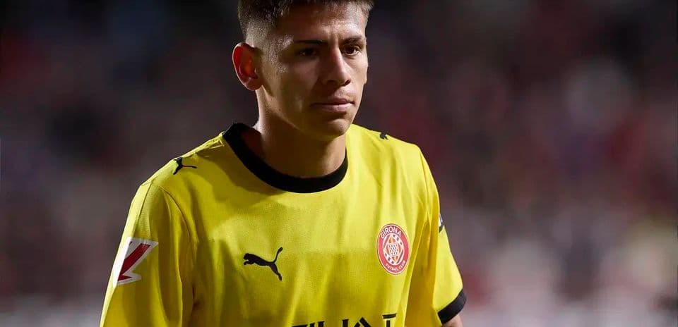 Player wearing Girona FC jersey during match