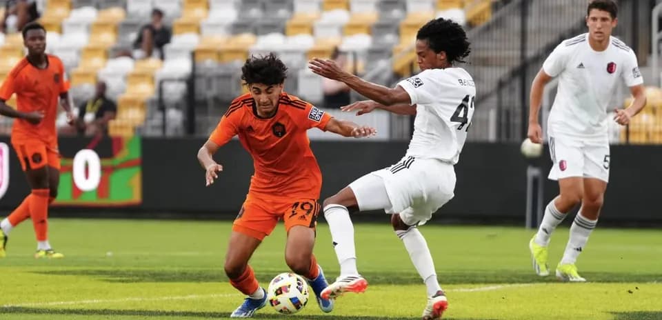 Players competing during St. Louis City II match