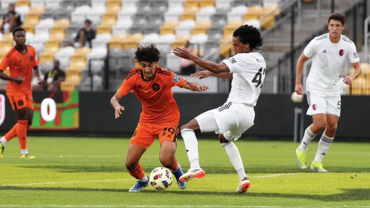Players competing during St. Louis City II match