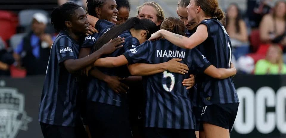 San Diego Wave players celebrating a goal