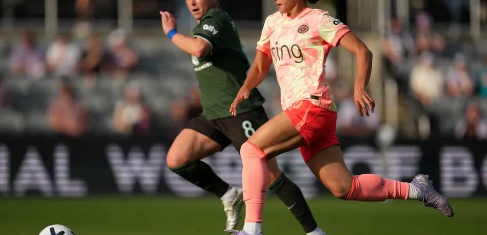 Racing Louisville vs Portland Thorns match action