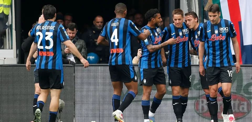 Atalanta players celebrating during Serie A match