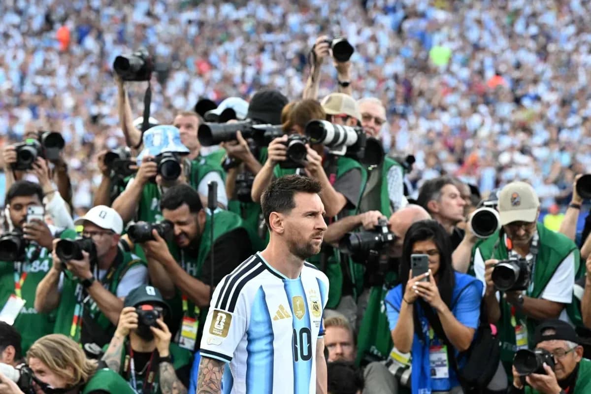Lionel Messi surrounded by photographers at match