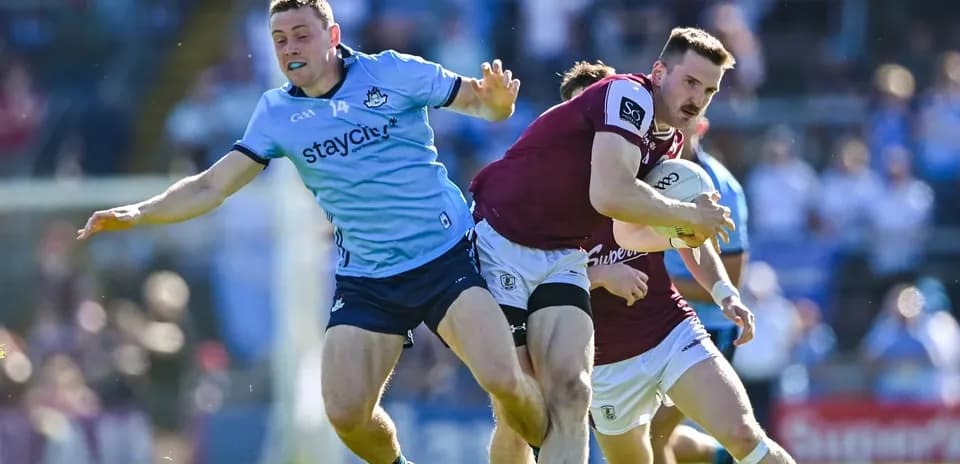 Player tackled while carrying ball during match