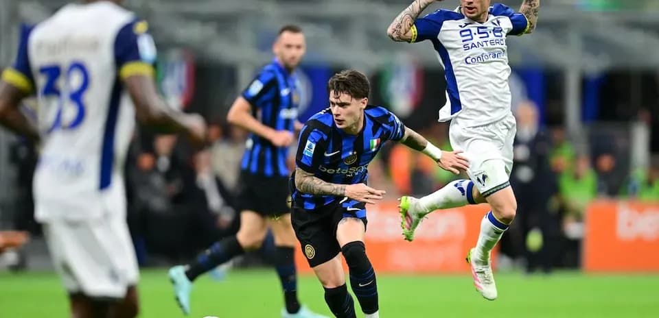 Inter player dribbling past Hellas Verona opponent