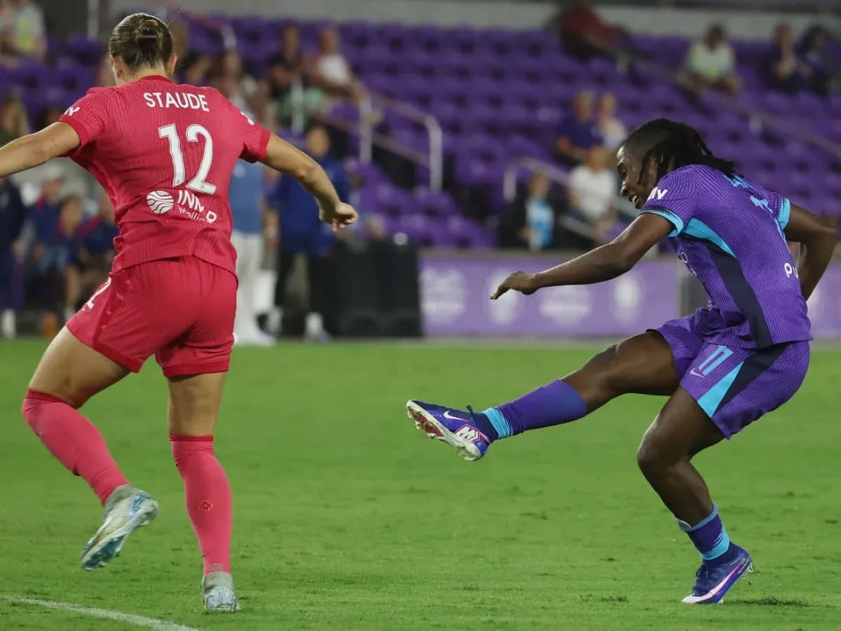Orlando Pride player kicking the ball