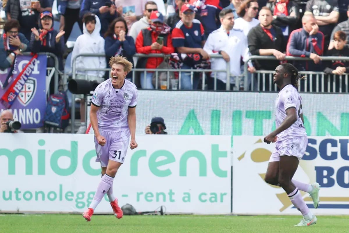 Players celebrating a goal during Cagliari vs Udinese match