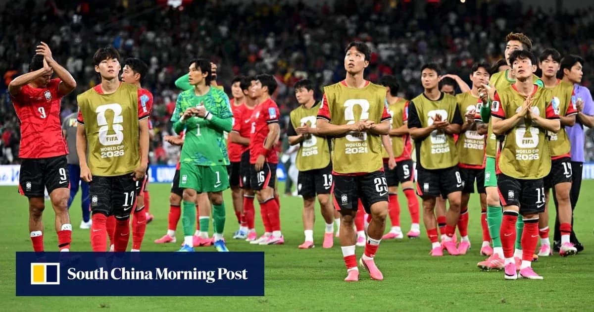 South Korea team acknowledging fans after match