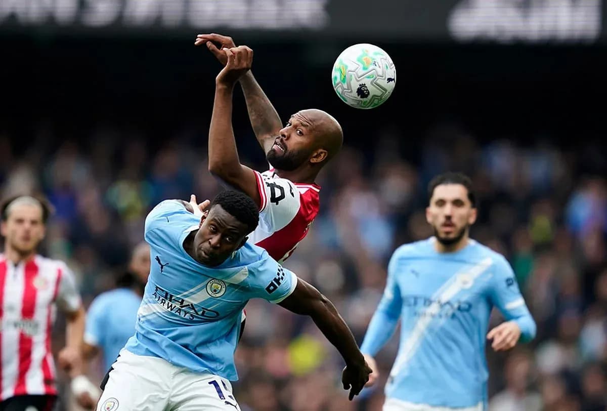 Players contesting for the ball during match Players contesting for the ball during match