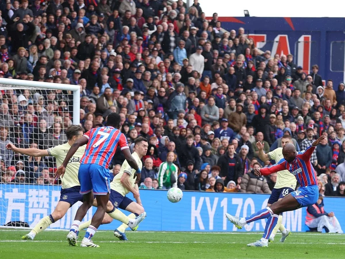 Crystal Palace player shooting on goal against Everton Crystal Palace player shooting on goal against Everton