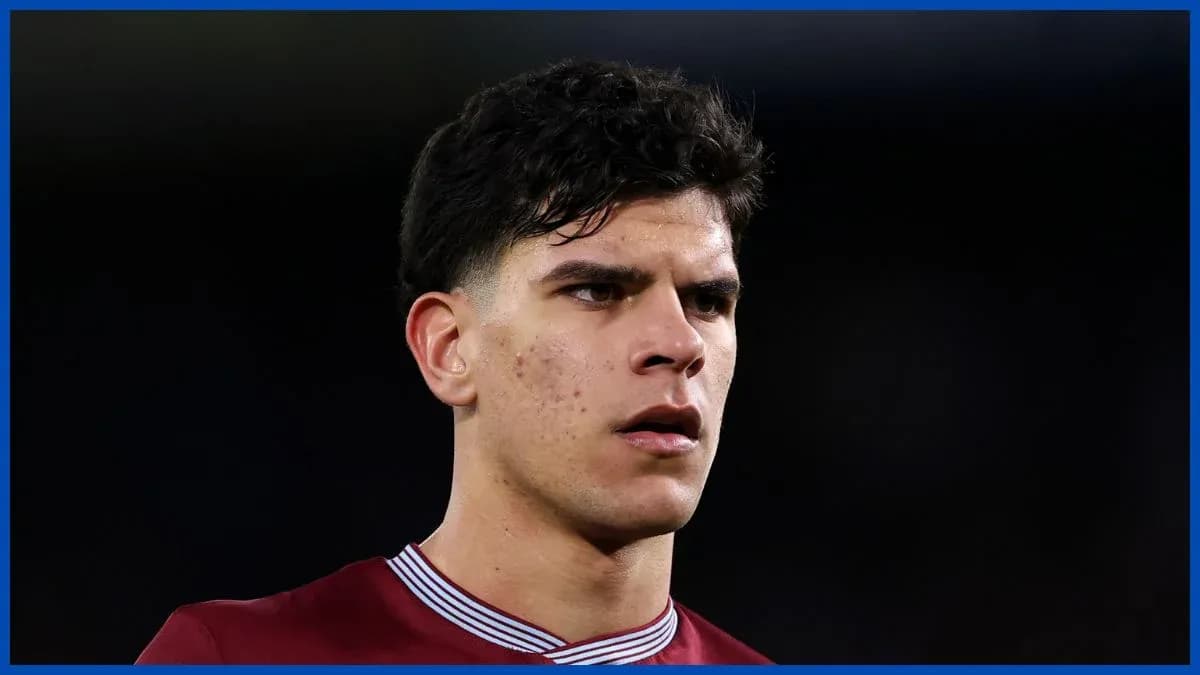 Player wearing maroon jersey during match Player wearing maroon jersey during match