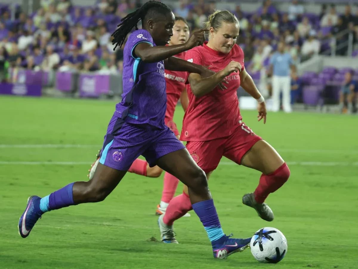 Boston Legacy W player challenging Orlando Pride W player Boston Legacy W player challenging Orlando Pride W player