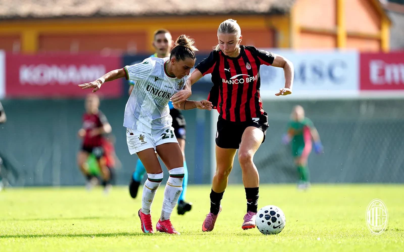 Ternana W player challenges AC Milan W player Ternana W player challenges AC Milan W player