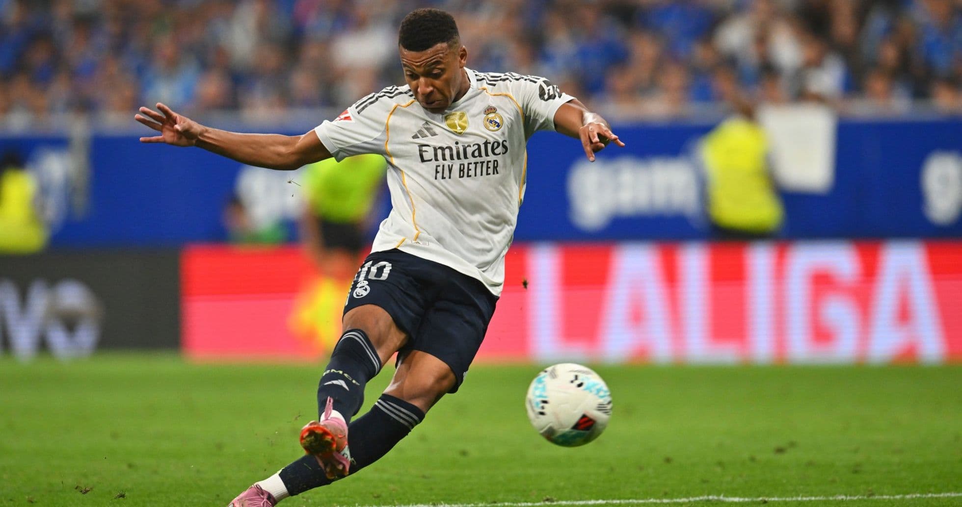 Real Madrid player taking a shot on goal Real Madrid player taking a shot on goal